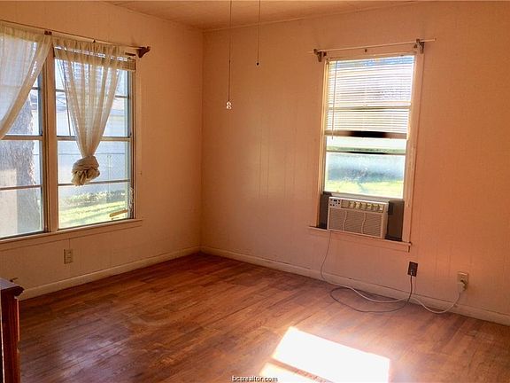4th image of 905 N Oneal St
