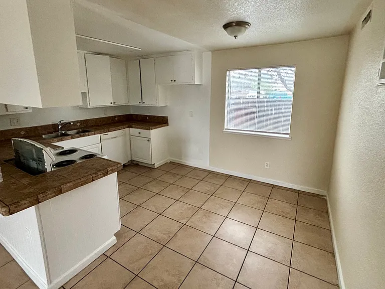 1101 Park Street Apartments — Photo 7