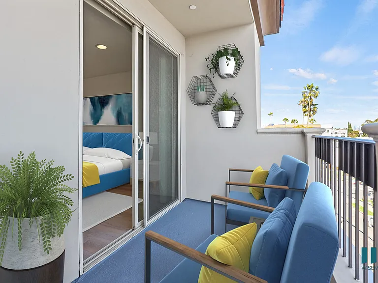 Spacious Upper-Level Patio