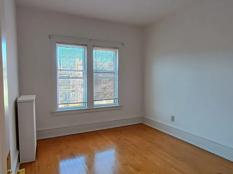2518 N Farwell Ave — Photo 16