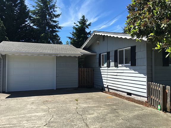 5th image of 2702 64th Ave NE