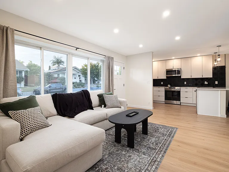 2807 Dale St — Photo 3