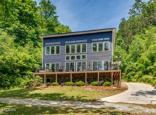 880 Skyline Dr, Harriman, TN 37748