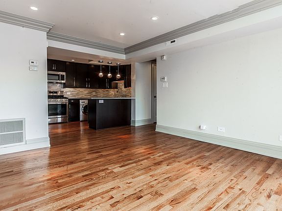 4th image of 4950 S King Dr APT 3A
