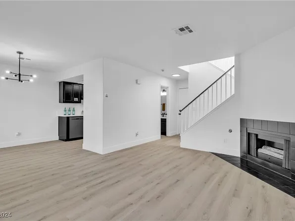 2221 Short Pine Dr, Las Vegas, NV 89108