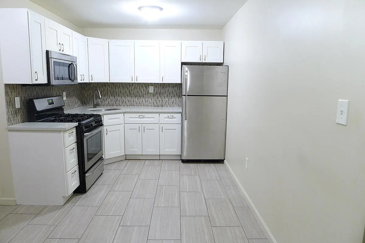 Studio, 450 sqft, $1,500 — Photo 3
