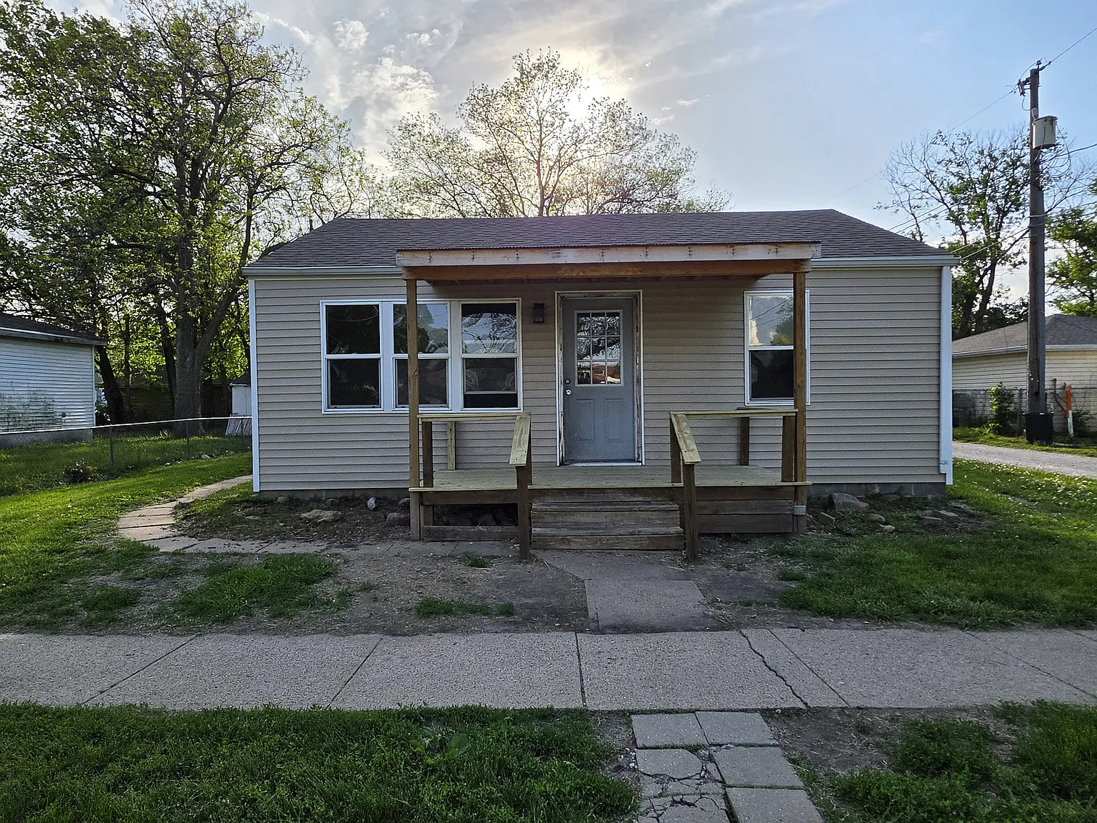 2 bed, 744 sqft, $1,100 — Photo 1