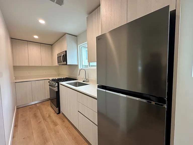 2539 S Cloverdale Ave #1 — Photo 25