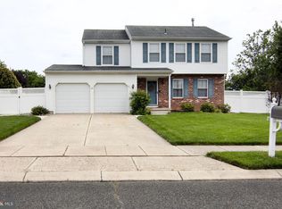 36 Covington Dr, Sicklerville, NJ 08081