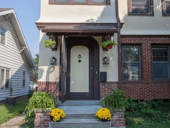 Welcoming Front Entry 
