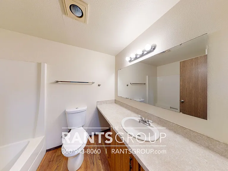 Lovely, wooded 2-bedroom apartment with a large private deck and in-unit washer & dryer! — Photo 39