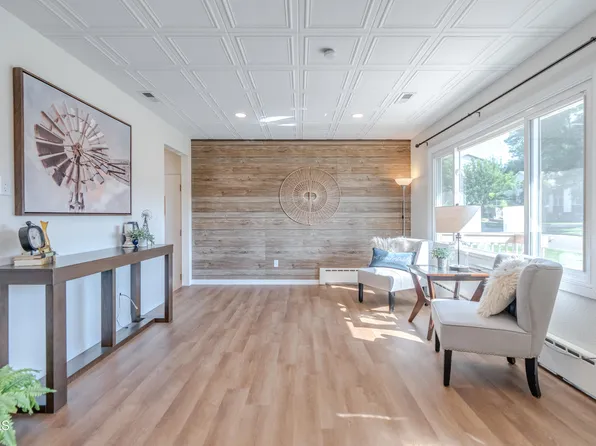 520 S 10th St, Bismarck, ND 58504