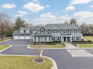 365 Split Rock Rd, Syosset, NY 11791