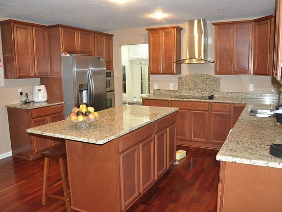 Newer kitchen w. granite countertops, smooth surface cooktop