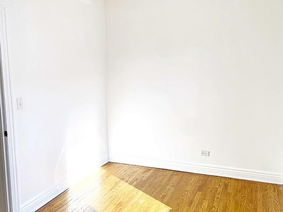 3rd image of 6928 S Maplewood Ave