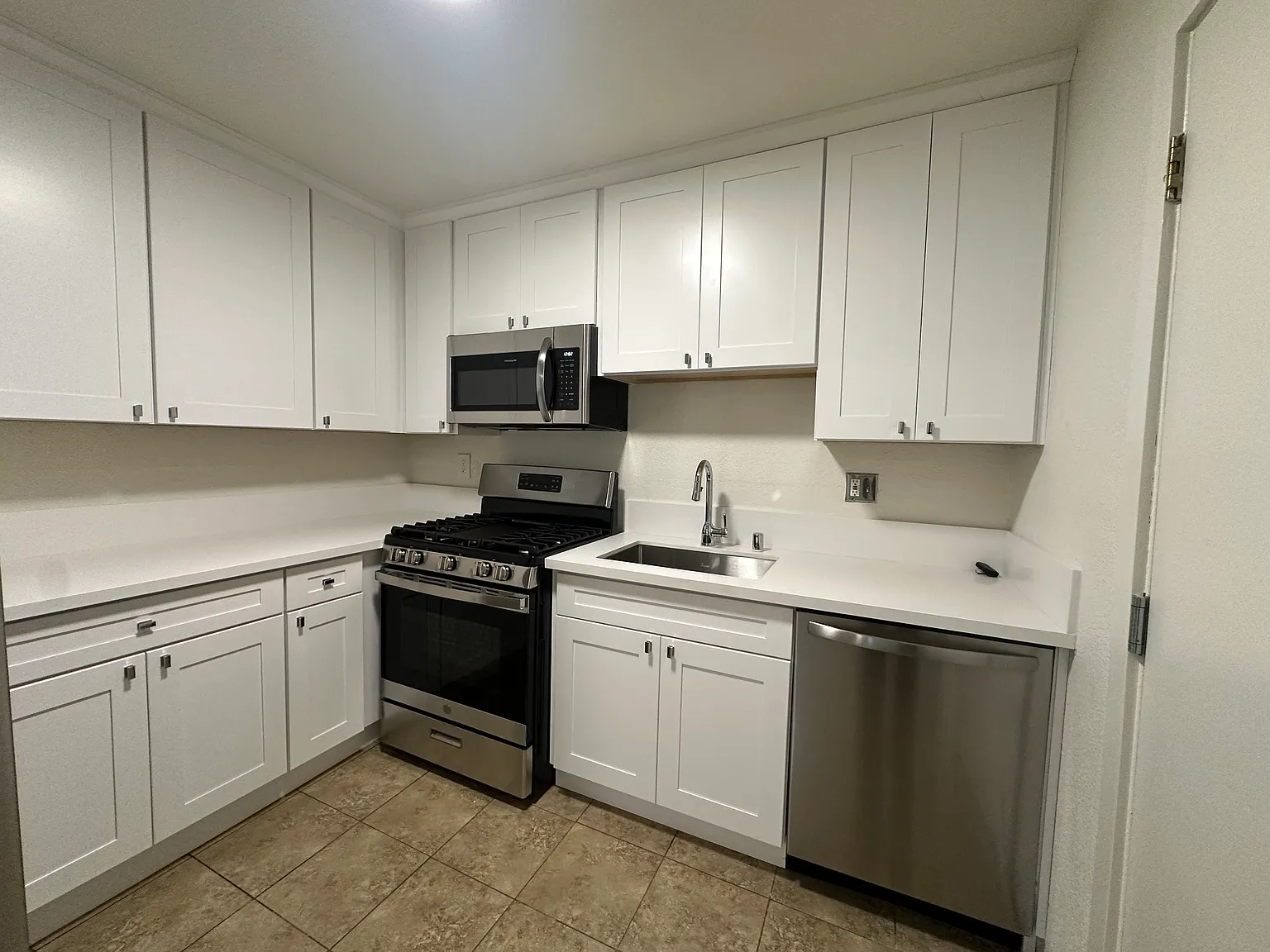 2 bed, 850 sqft, $1,950 — Photo 3