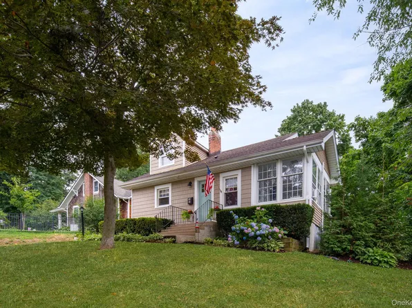 26 Fairmount Street, Huntington, NY 11743