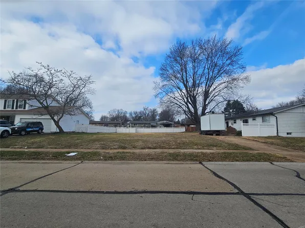 7925 Campion Ln, Hazelwood, MO 63042