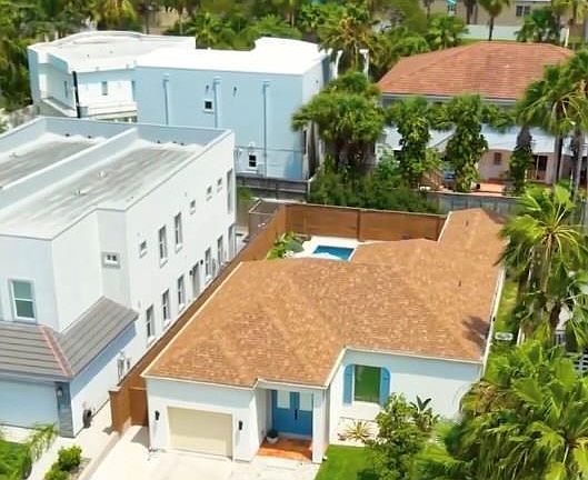 2nd image of 210 W Acapulco St