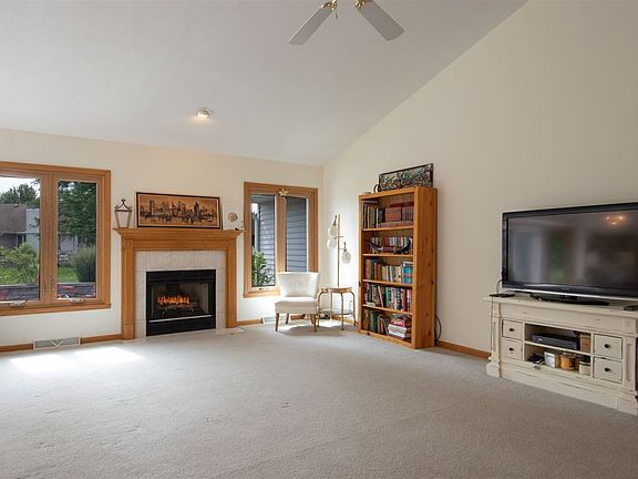 4th image of 581 Gershwin Ln