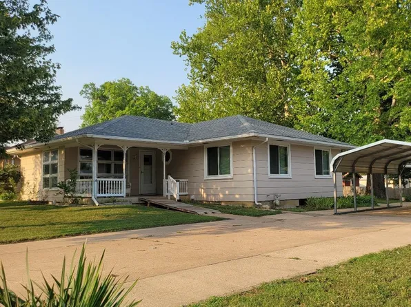214 N Adams St, Eureka, KS 67045
