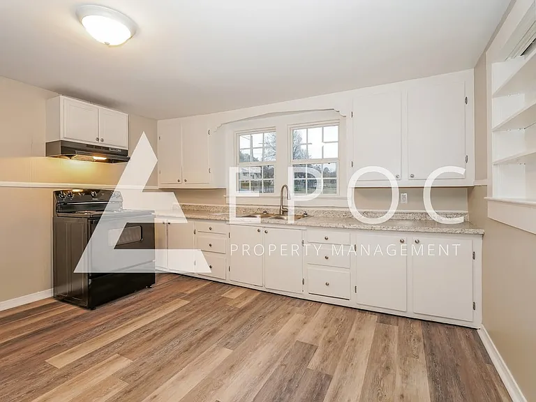 2943 Broadbay Dr — Photo 4