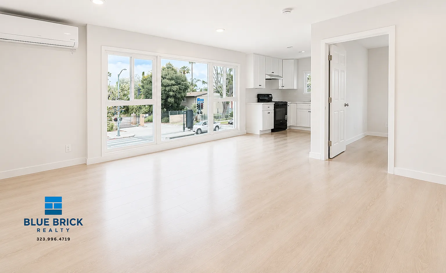 Crenshaw 3-Bed with Modern Kitchen, North-Facing Balcony & Quartz Countertops Near Expo Line & Ke... — Photo 1