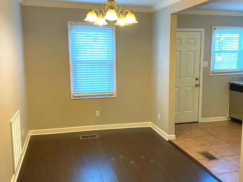 3 bed, 1300 sqft, $1,900 — Photo 3