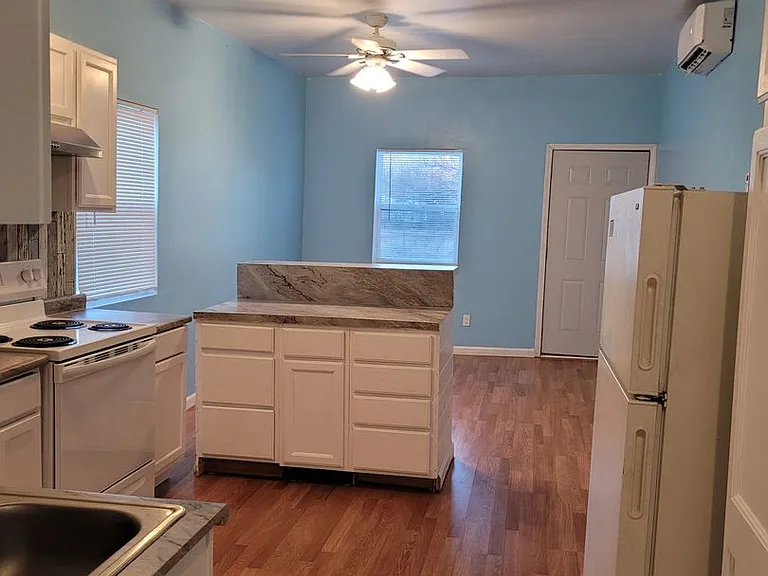 1631 N Hydraulic St — Photo 8