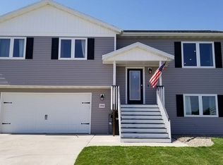 1000 Calvert Dr, Bismarck, ND 58503