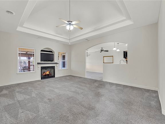 4th image of 545 Red Oak St