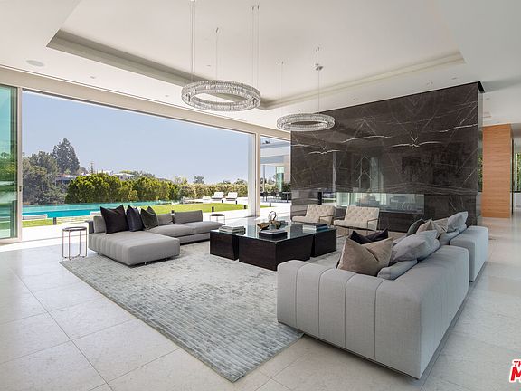 4th image of 642 Perugia Way