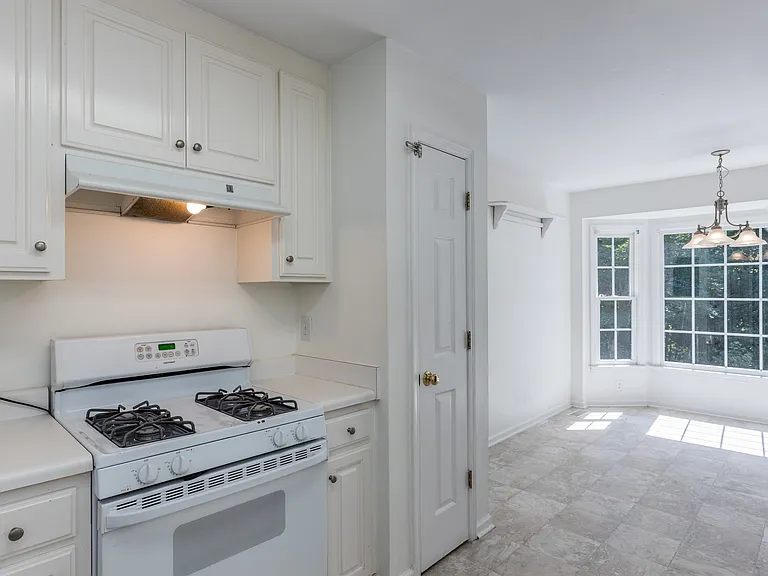 5936 Royal Coach Ct — Photo 10
