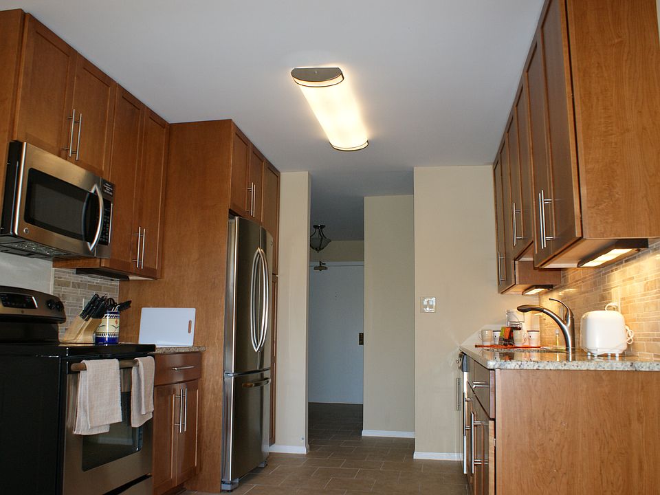 Beautiful remodeled eat-in kitchens