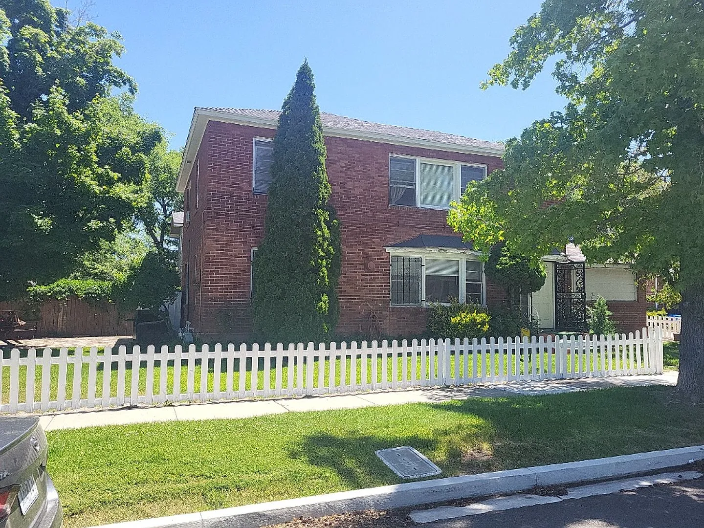 700-722 Gordon Avenue — Photo 2