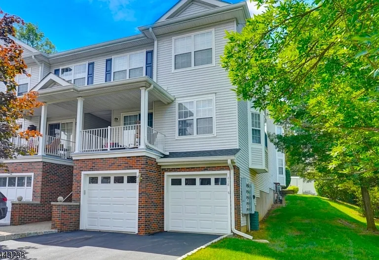 418 Dalton Ct — Photo 1
