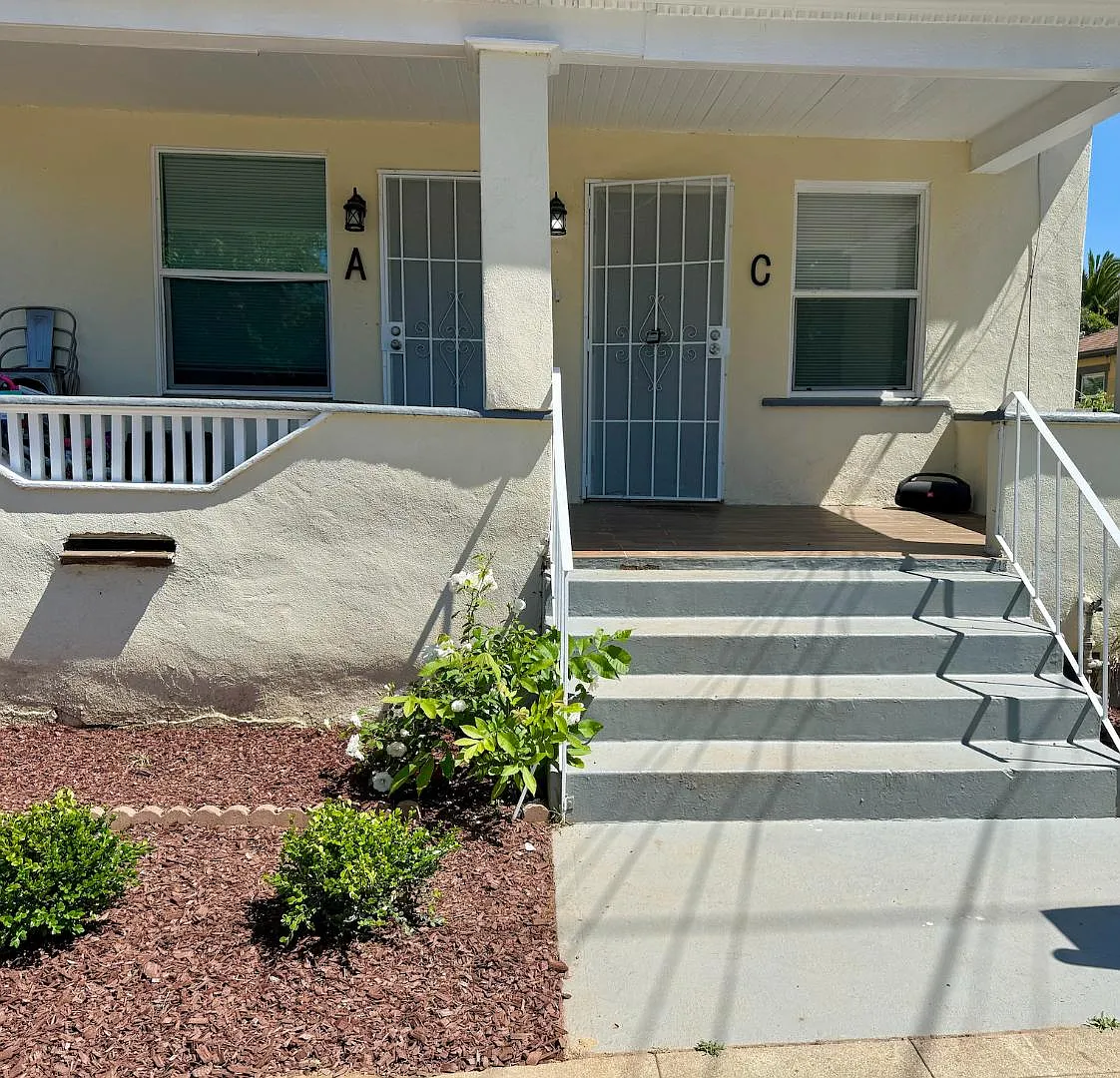 3115 42nd St - C — Photo 2