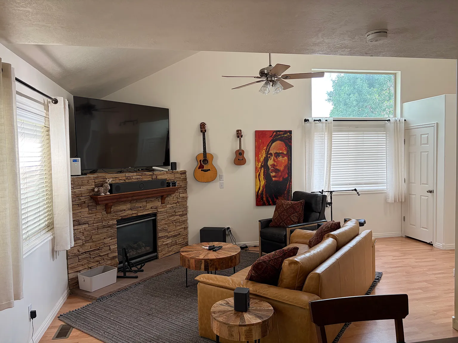 2 bed, 2.5 bath, 1452 sqft, $3,400 — Photo 2
