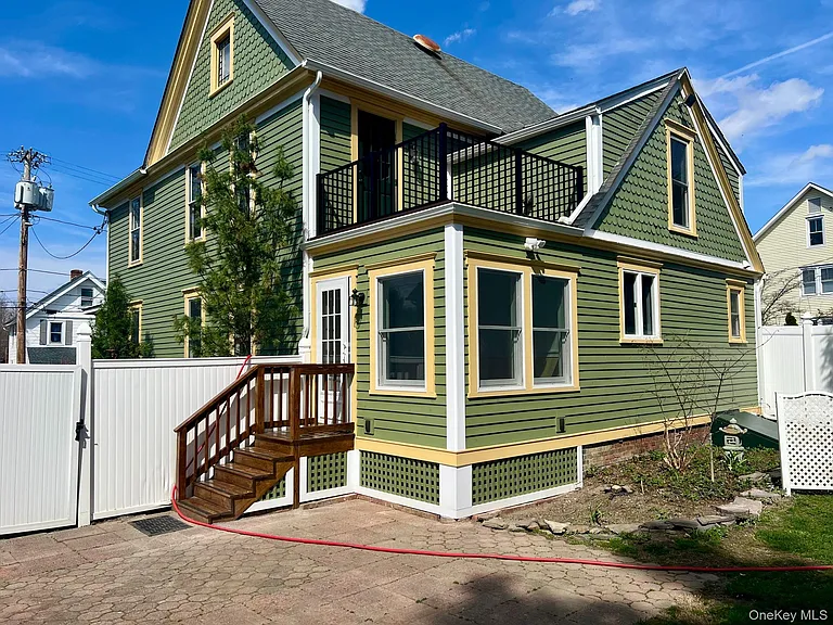 8 Alden Pl — Photo 4