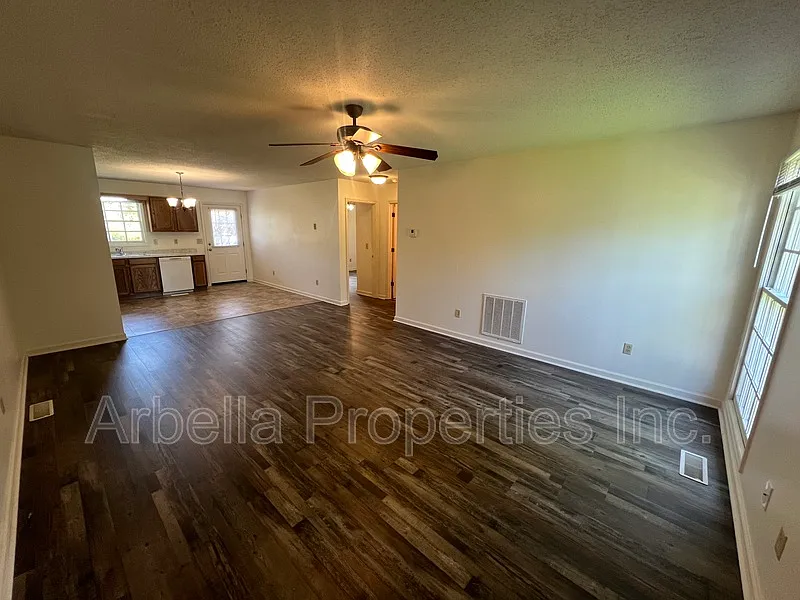 2 bed, 1.0 bath, 950 sqft, $1,250 — Photo 3