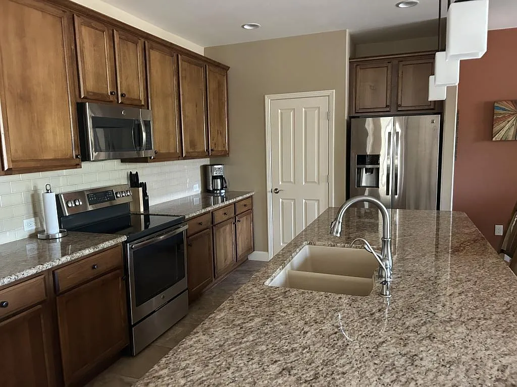838 N Broken Hills Drive — Photo 4