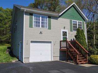 35 Fairway Cir, Hope Valley, RI 02832