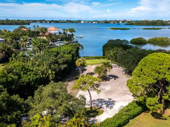 1529 N Lake Shore Dr, Sarasota, FL 34231