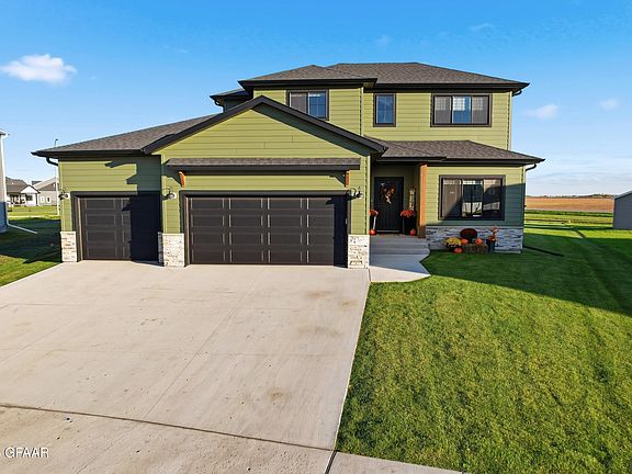 2nd image of 385 Wren Dr