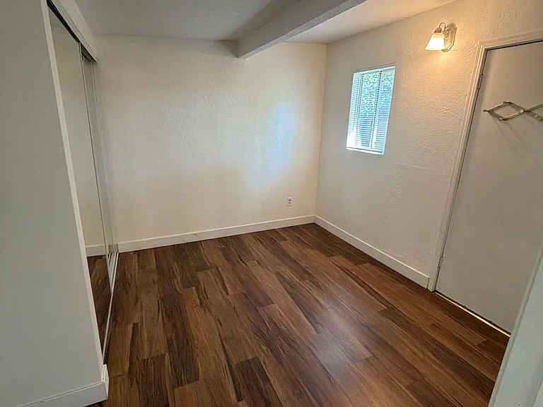 3117 Freeport Blvd — Photo 5