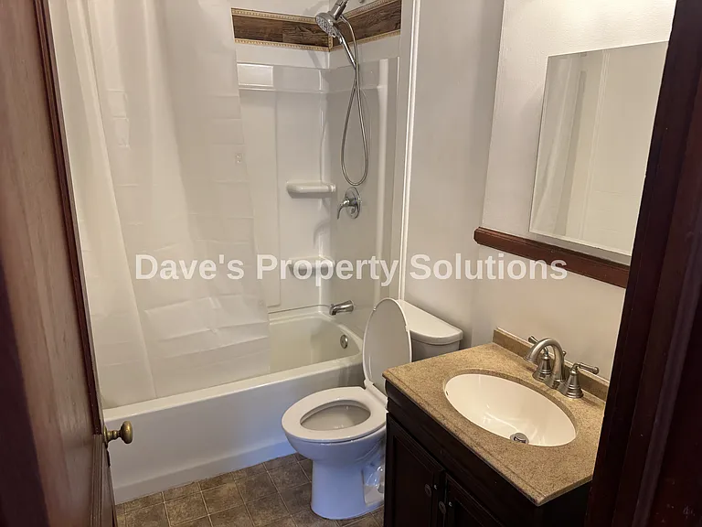 1001 W Clemmonsville Rd — Photo 7
