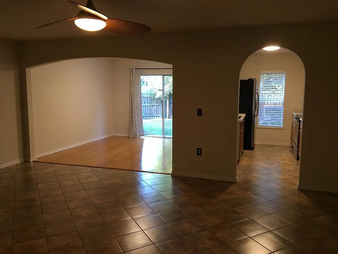 9872 Ashburn Lake Dr — Photo 3