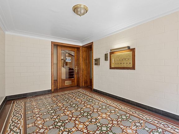 3rd image of 1534 E 59th St #L2