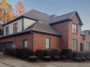 1098 Lake Crest Dr, Hoover, AL 35226