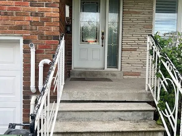 566 Pharmacy Ave, Toronto, ON M1L 3G9
